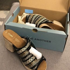 TOMS chunk heel slip on sandals, size 8.5